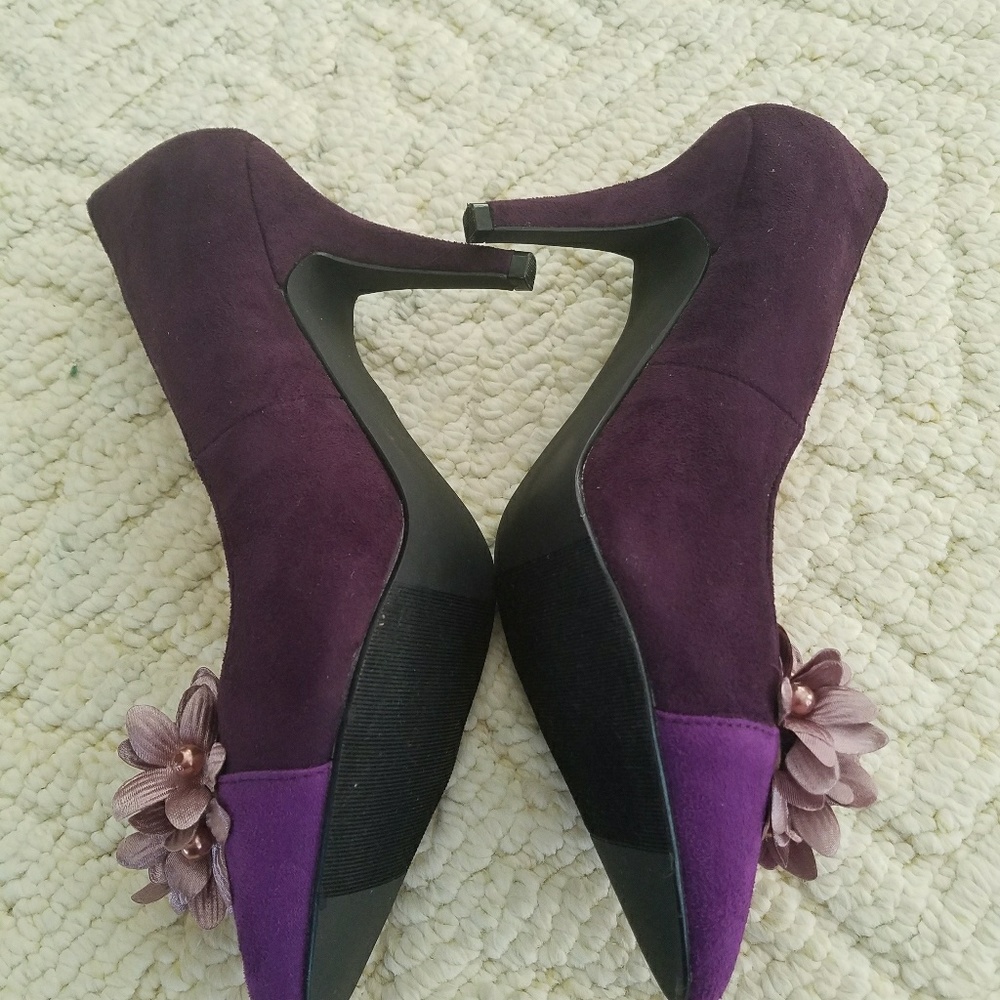 Shoes - Picture 2 of 3